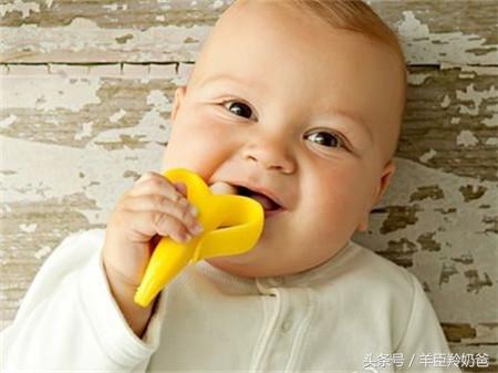 掌握宝宝长牙的11个症状，预防宝宝长牙发烧！