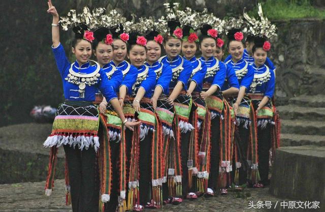 孔雀舞是哪个民族的（孔雀舞、锦鸡舞等，这些民间传统舞蹈）
