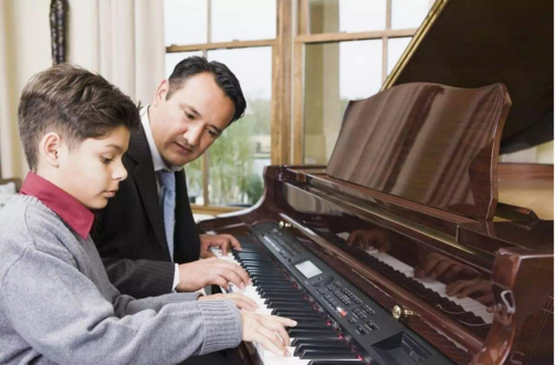 孩子会弹钢琴了的心情说说 分享孩子能够弹钢琴曲子的心情感慨