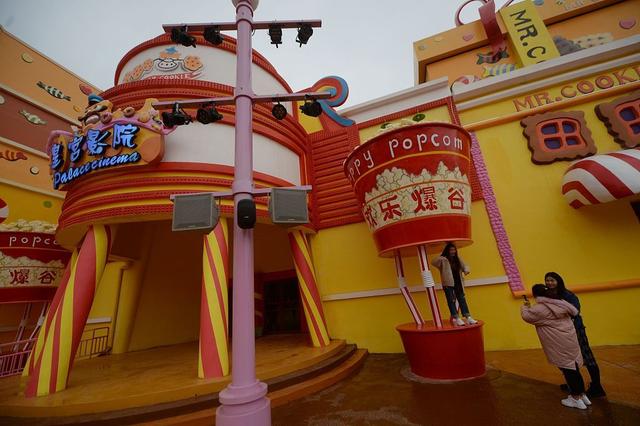 关园两周！疫情波及东京迪士尼，中国主题公园怎么样了？