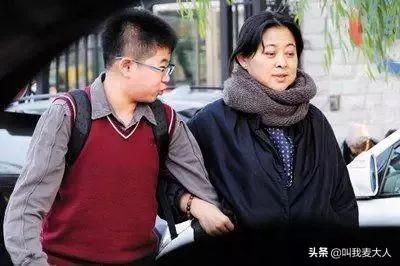 倪萍3次婚姻5段感情，曾和陈凯歌同居6年，却被怀孕的陈红插足