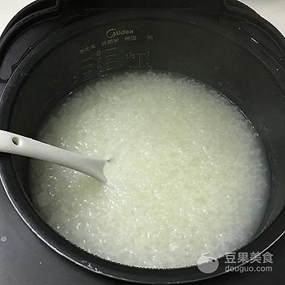 皮蛋瘦肉粥的做法