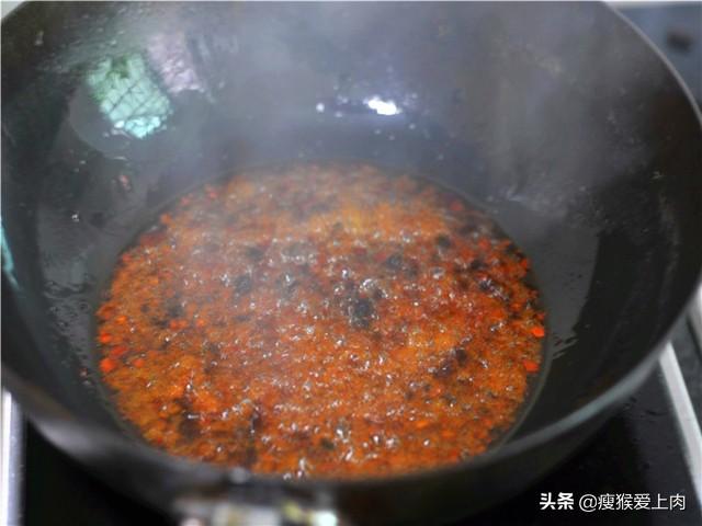 这才是麻辣香锅最家常的做法，30块钱做一大锅，连吃一周都不腻
